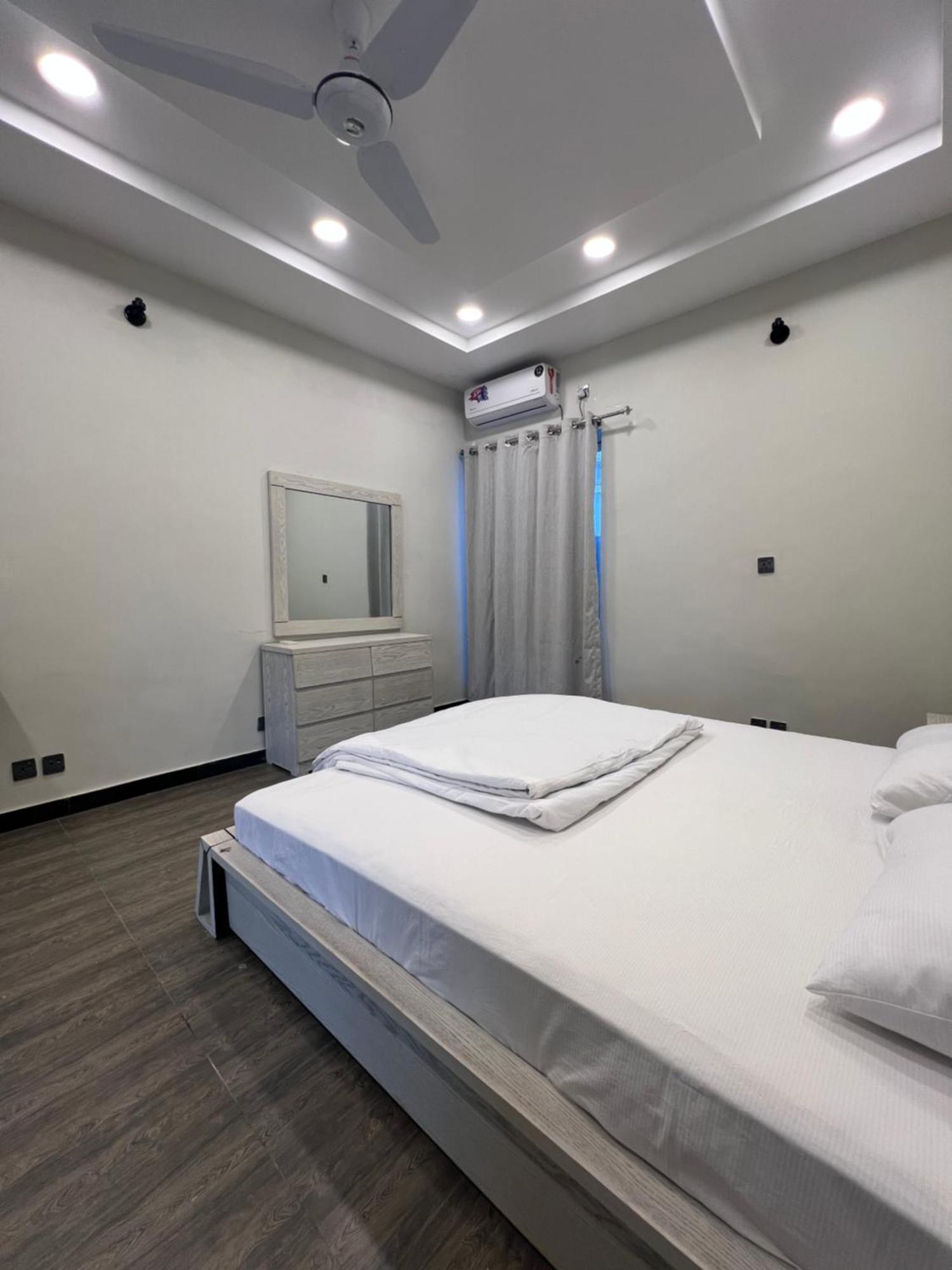 Deluxe King Room In Silverscape Residence Rawalpindi Buitenkant foto