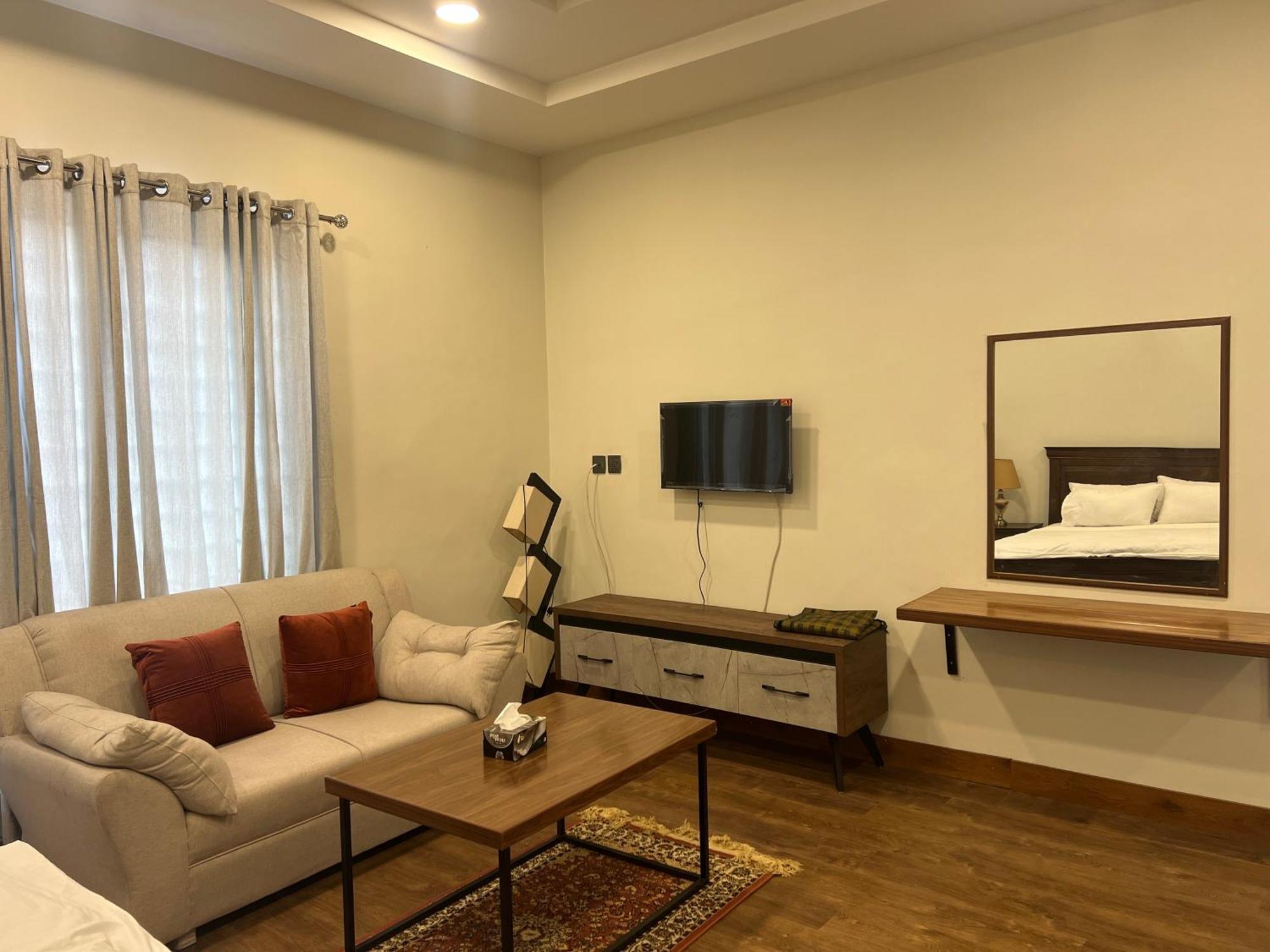 Deluxe King Room In Silverscape Residence Rawalpindi Buitenkant foto