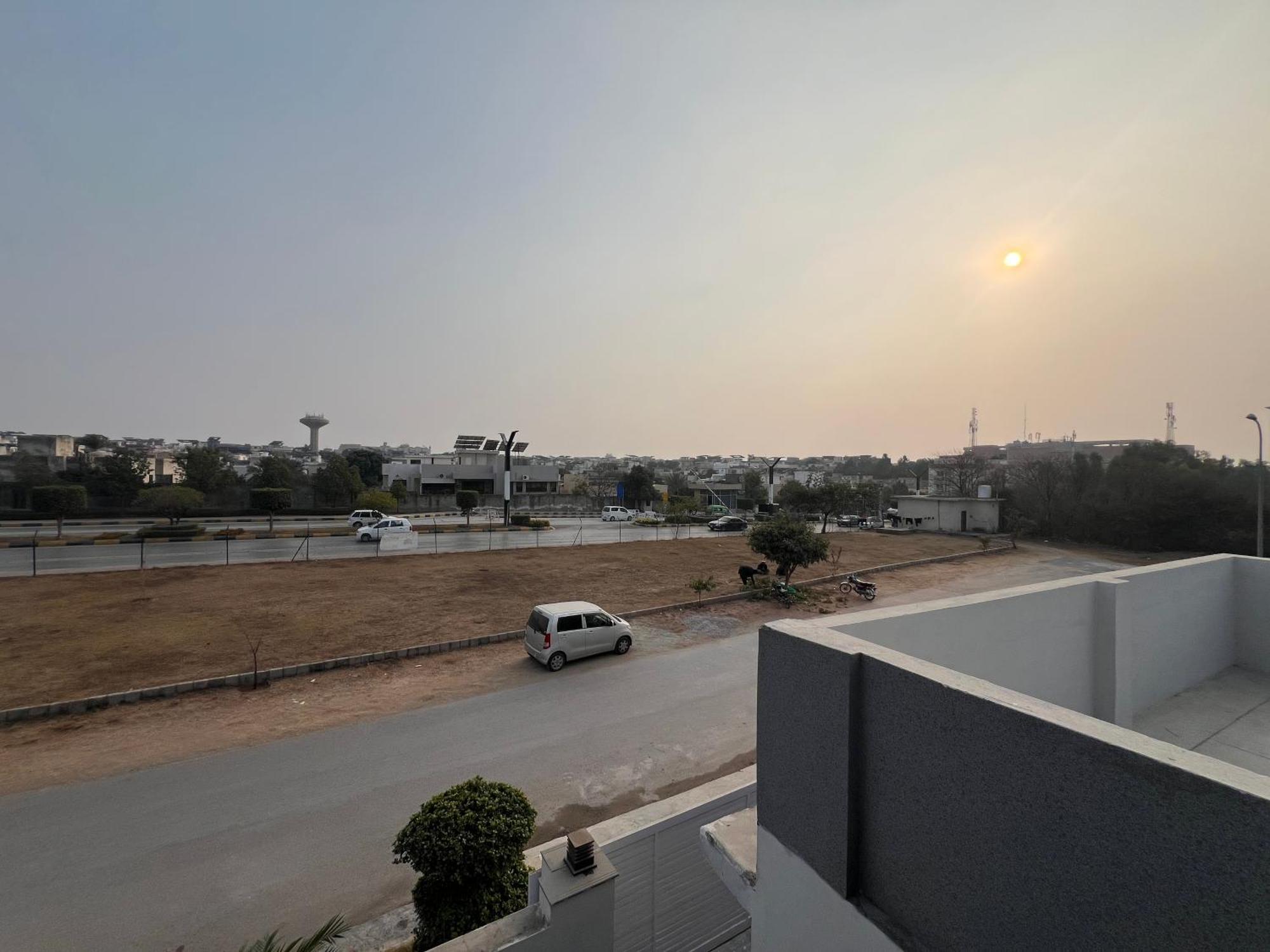 Deluxe King Room In Silverscape Residence Rawalpindi Buitenkant foto