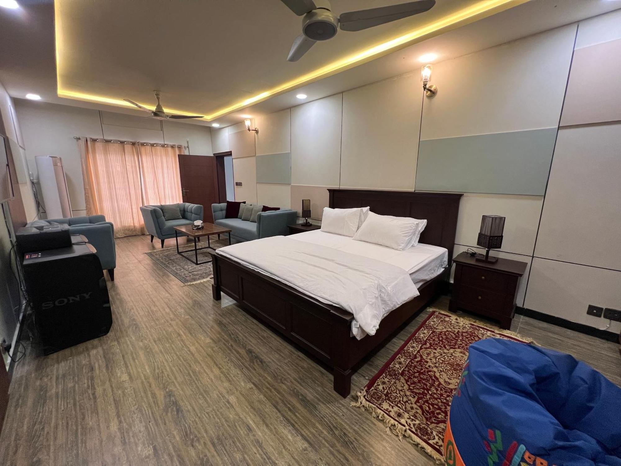 Deluxe King Room In Silverscape Residence Rawalpindi Buitenkant foto
