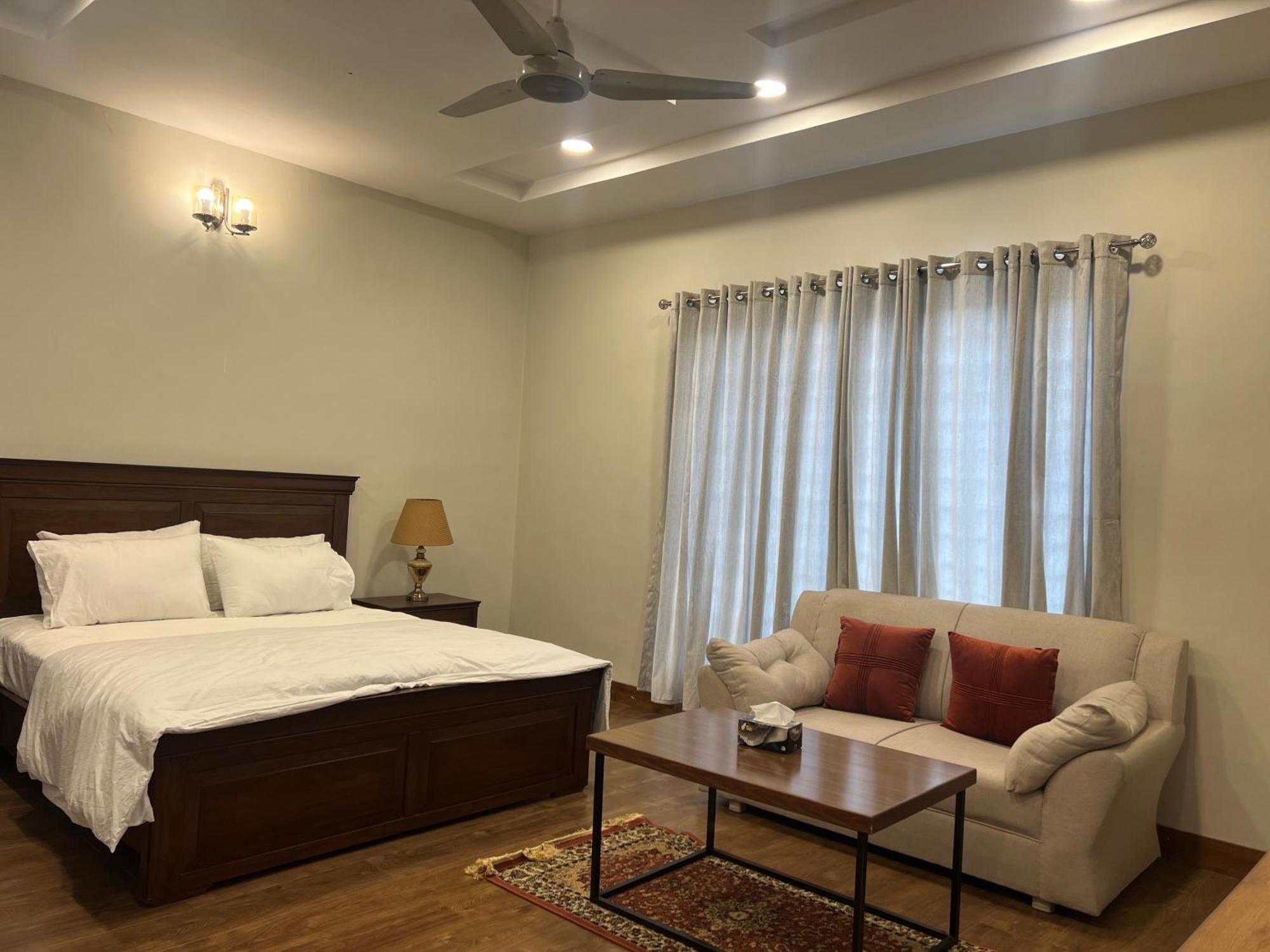 Deluxe King Room In Silverscape Residence Rawalpindi Buitenkant foto