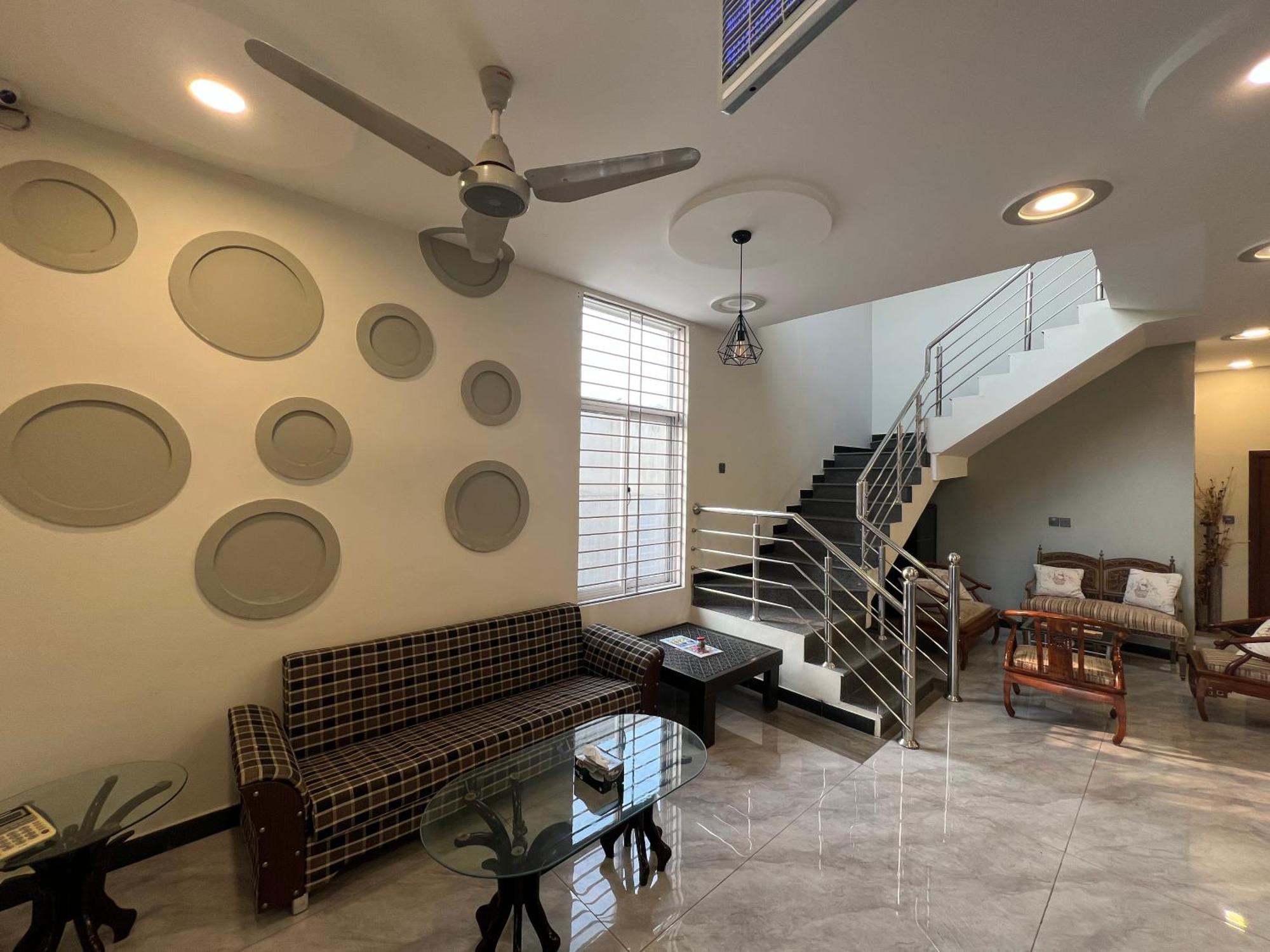 Deluxe King Room In Silverscape Residence Rawalpindi Buitenkant foto