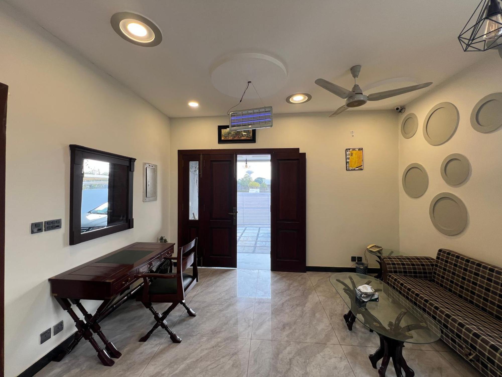 Deluxe King Room In Silverscape Residence Rawalpindi Buitenkant foto