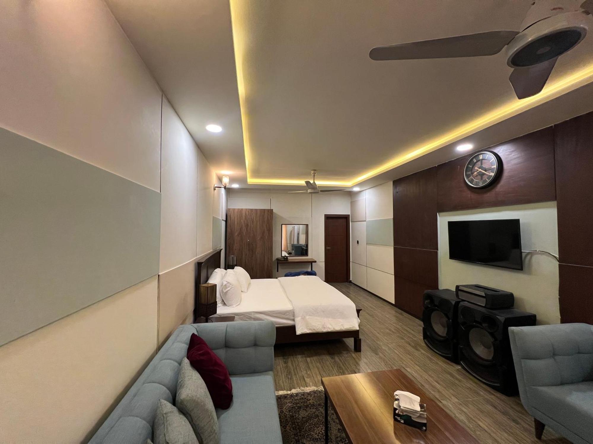 Deluxe King Room In Silverscape Residence Rawalpindi Buitenkant foto