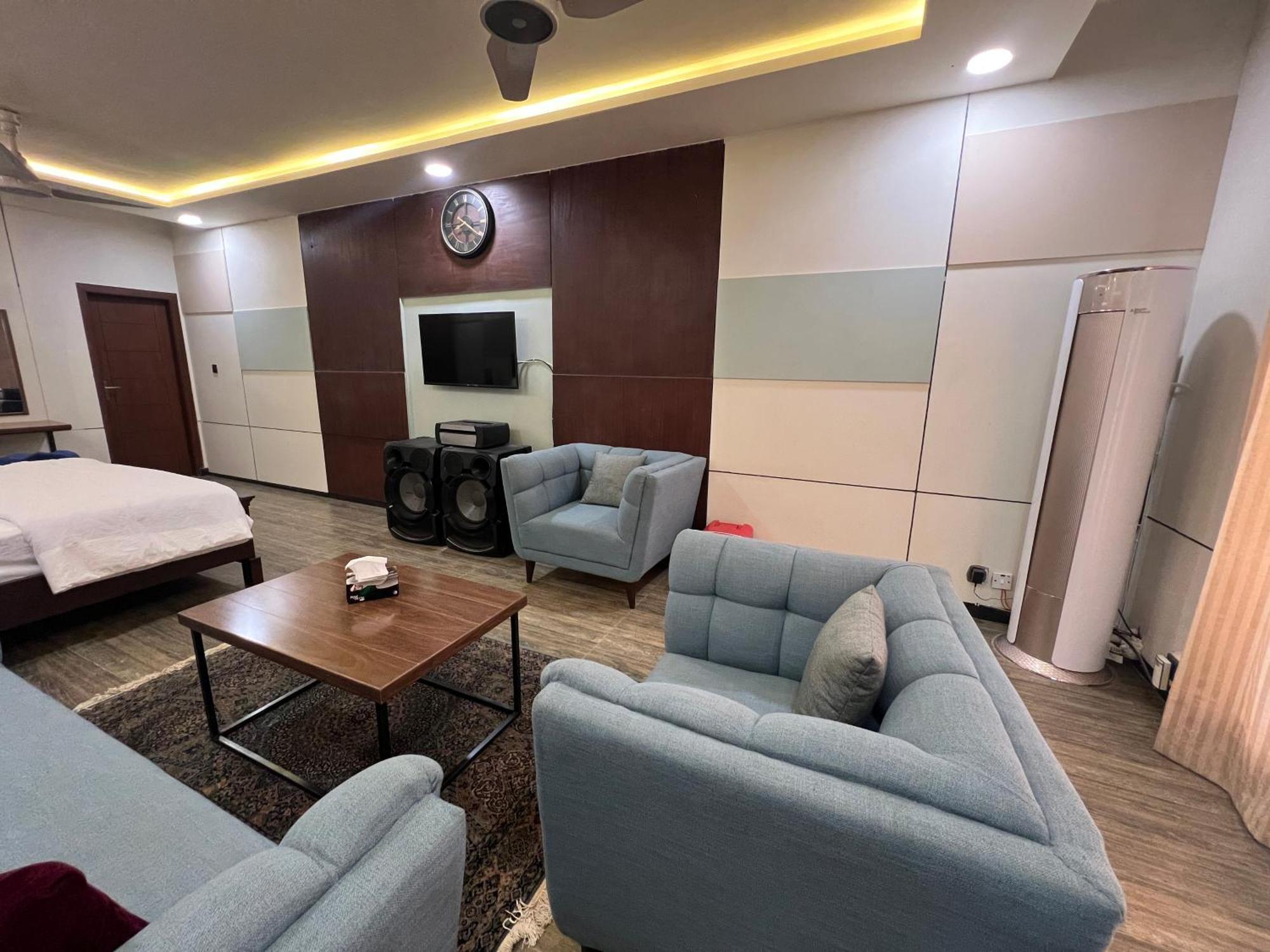 Deluxe King Room In Silverscape Residence Rawalpindi Buitenkant foto